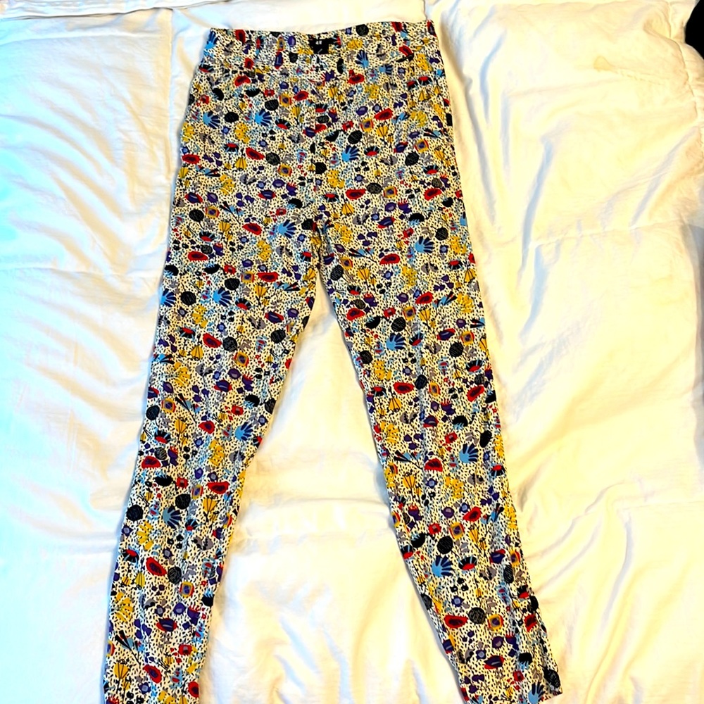 H&M printed pants, size 4 (US) 34 (EUR)